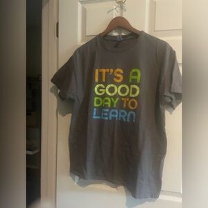 Gilden gray T-shirt it’s a good day to learn-women’s large